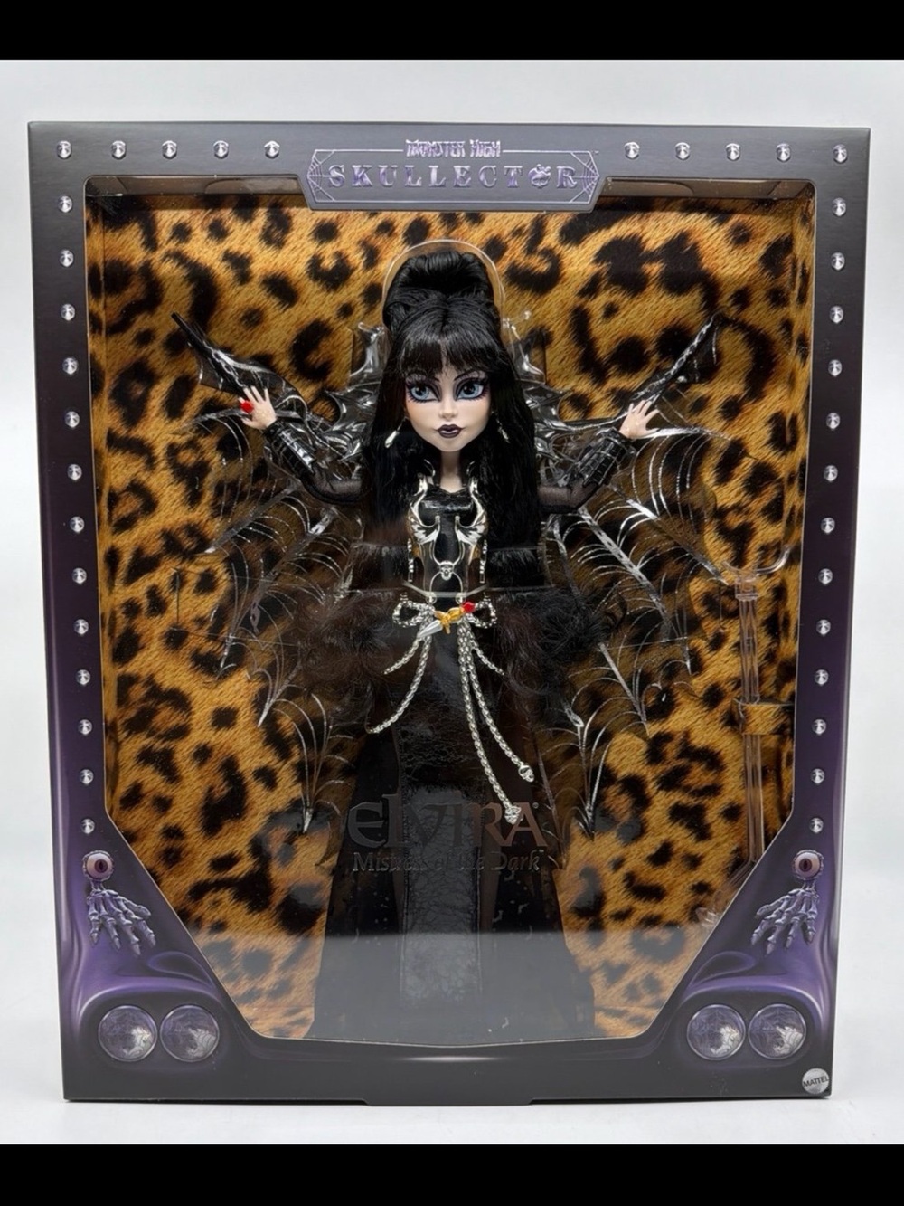 Monster High Skullector
Elvira Mistress of the Dark
Doll Mattel Collector